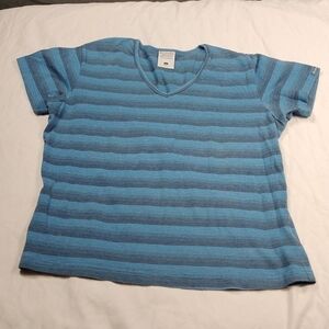 Columbia women's large sized v neck top
